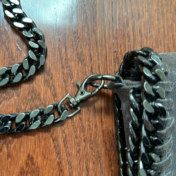 GENUINE ITALIAN LEATHER GUNMETAL GREY CROSSBODY BAG WITH DETACHABLE CHAIN STRAP - Picture 3 of 8